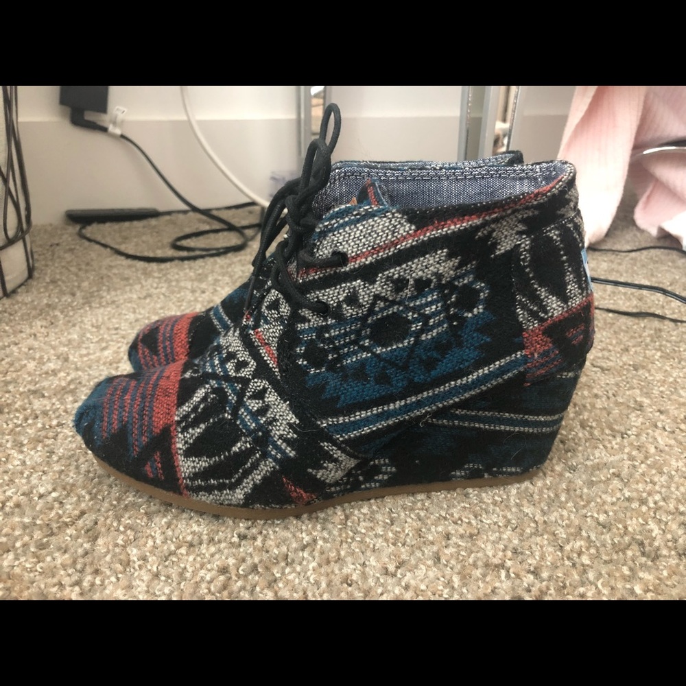 Toms wedge tribal print